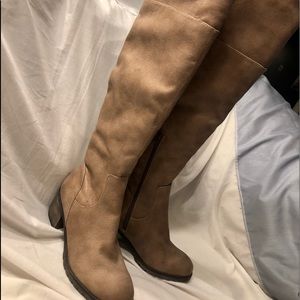 NWOT SO TAN SUEDE TALL OVER THE KNEE BOOTS SIZE 9